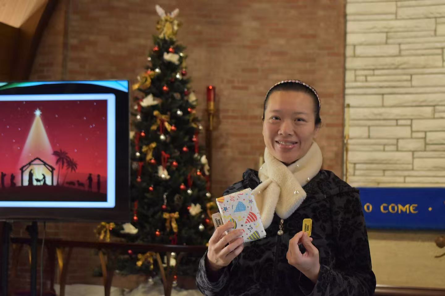 海浪撞击海岸的鸟瞰图。