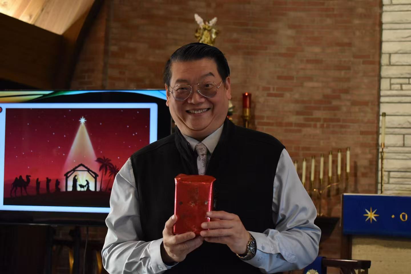 田野的鸟瞰图。一条道路穿过右上角。