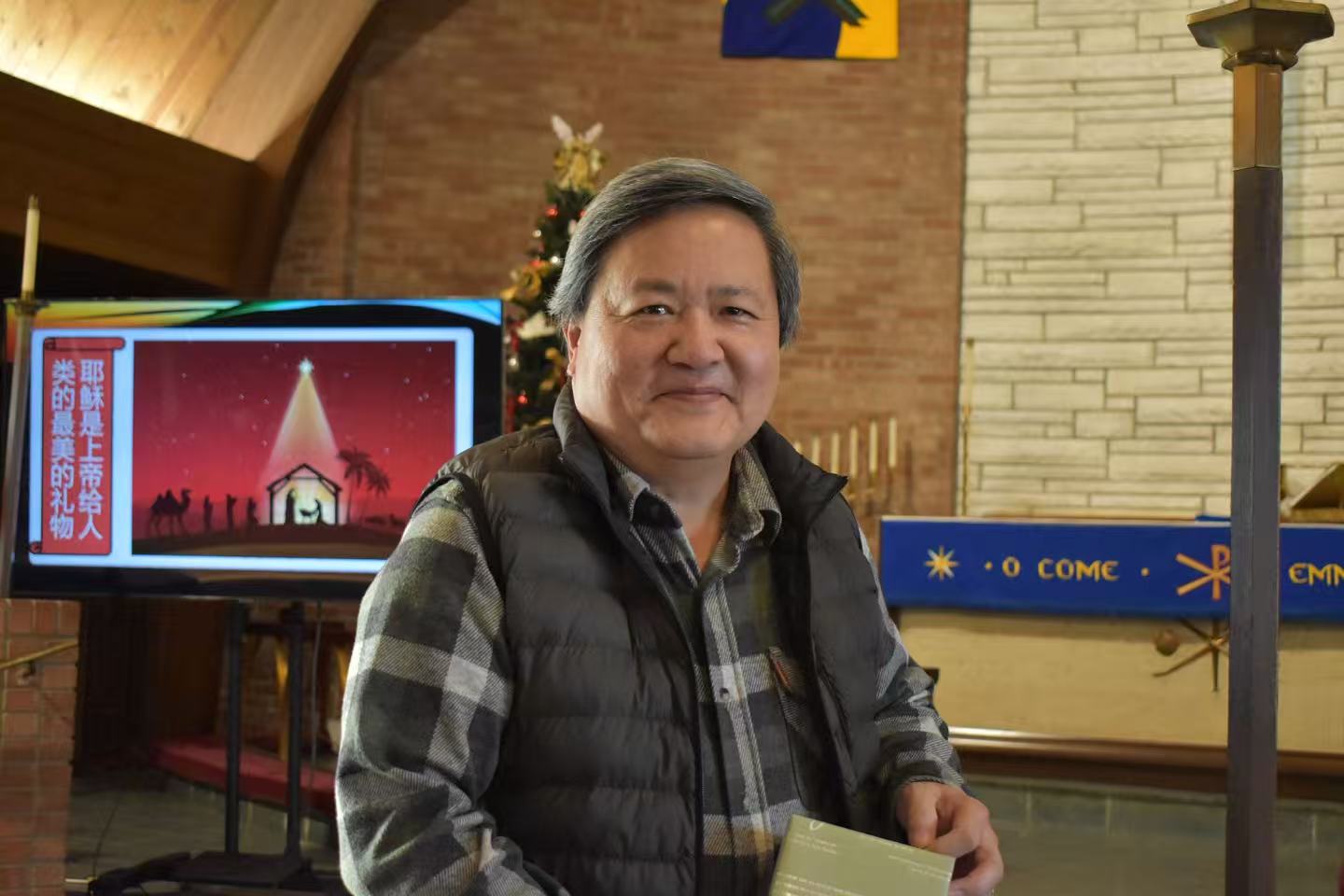 田野的鸟瞰图。一条道路穿过右上角。